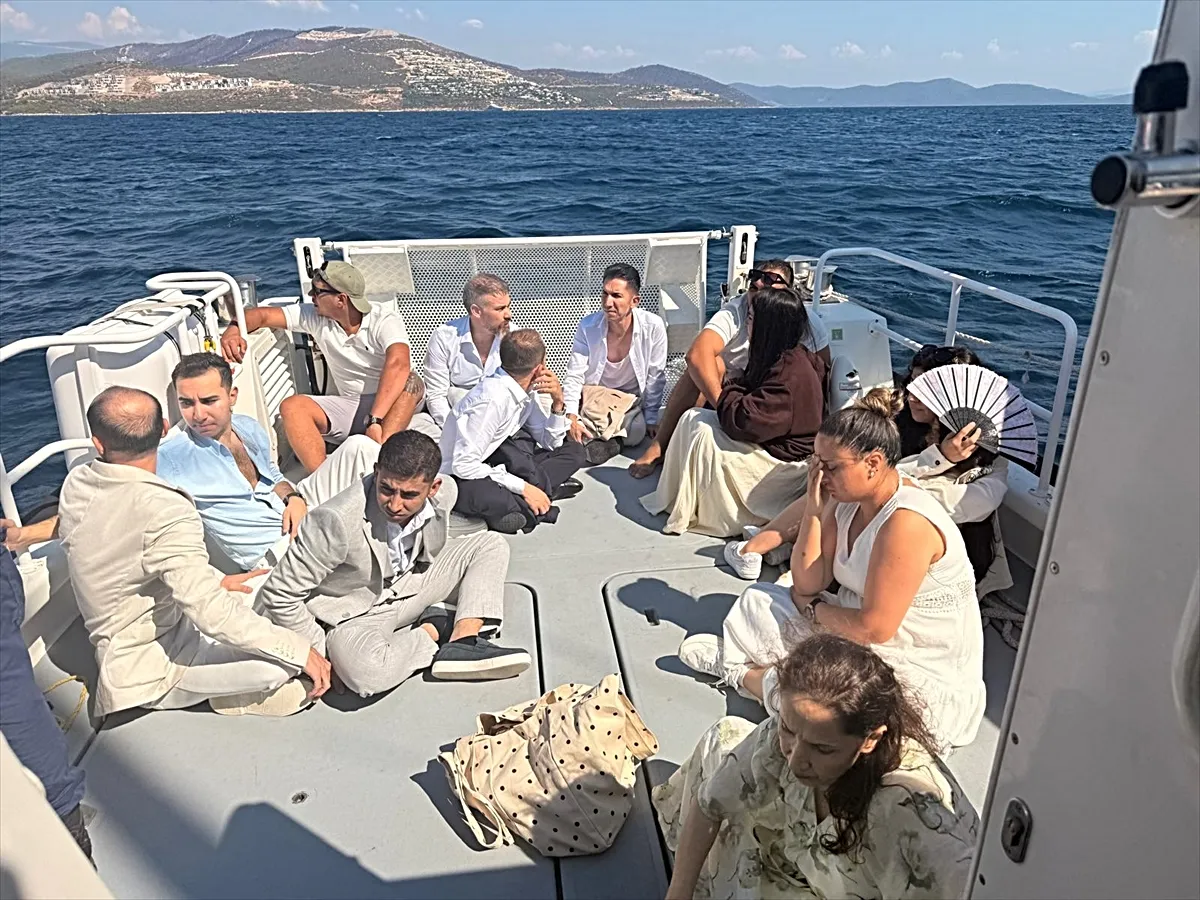Muğla Milas açıklarında yelkenli teknede 4'ü çocuk 12 düzensiz göçmen yakalandı