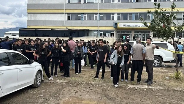Öğretmen, okul bahçesinde yeğeni tarafından öldürüldü | Acı detayı vali açıkladı: Katilini yetiştirip evlat olarak bakmış