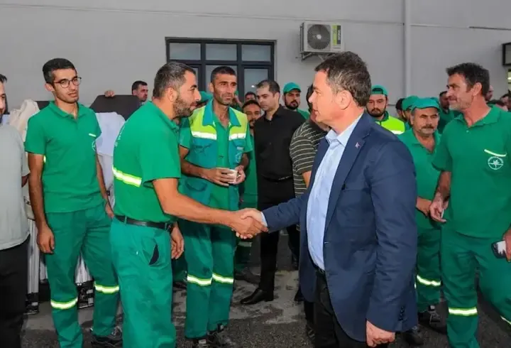 Osmangazi Belediye Başkanı, temizlik personeliyle kahvaltıda bir araya geldi