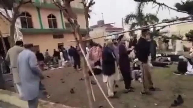 Pakistan'da cami yakınındaki patlamalarda hayatını kaybedenlerin sayısı 23'e yükseldi