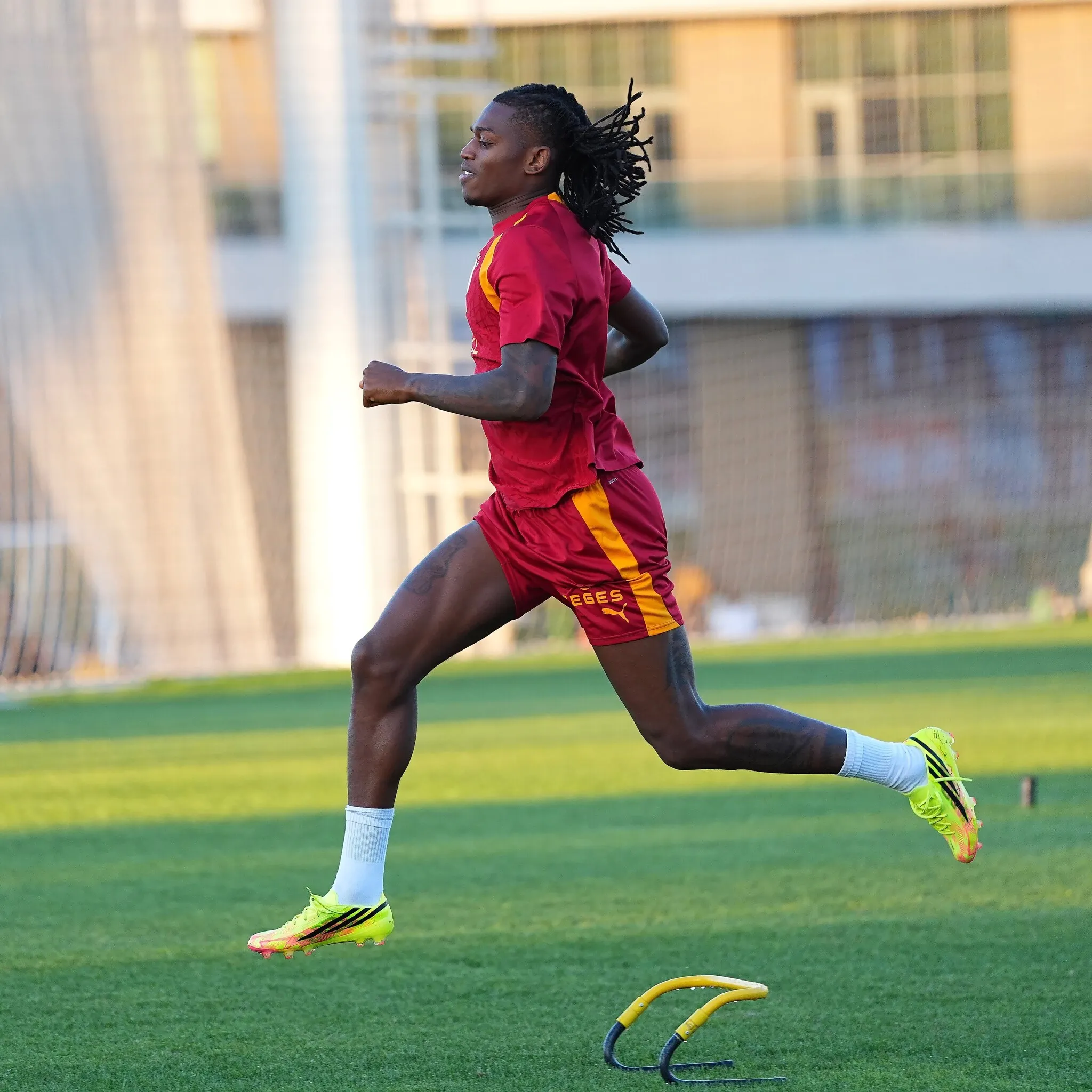 Rafael Leao, Galatasaray'la ilk antrenmanına çıktı!