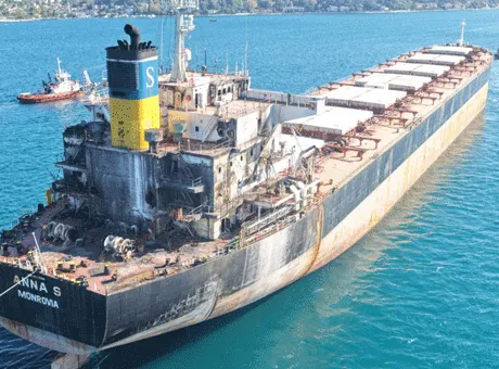 Rusya'da İHA saldırısına uğrayan gemi İstanbul Boğazı'ndan geçti