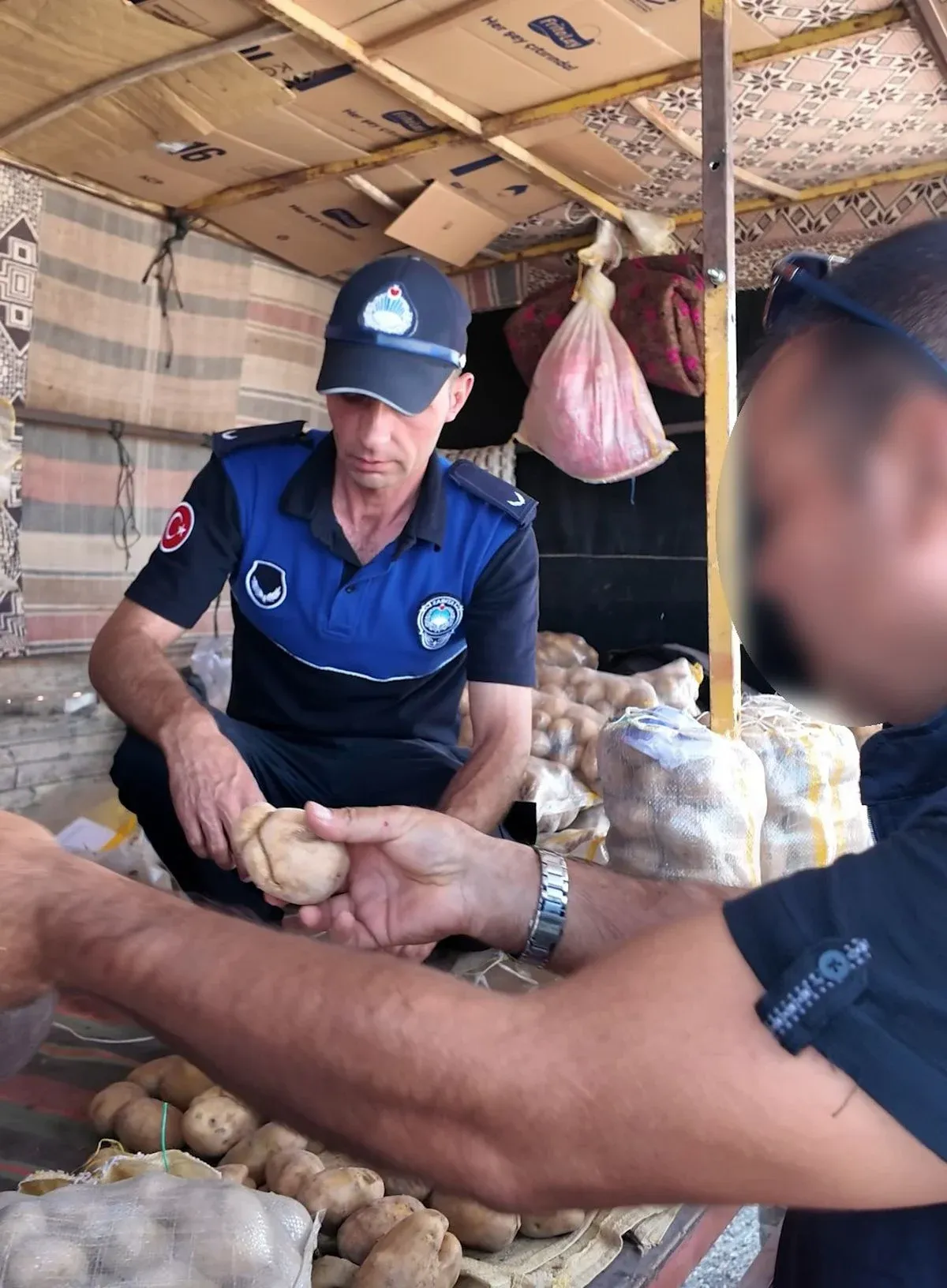 Sandıklı'da hileli patates satışına zabıta denetimi