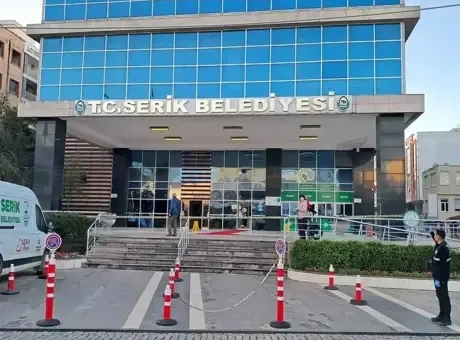 Serik Belediyesi'ne 'dolandırıcılık' ve 'evrakta sahtecilik' operasyonu! WhatsApp yazışmaları sonrası 4 tutuklama