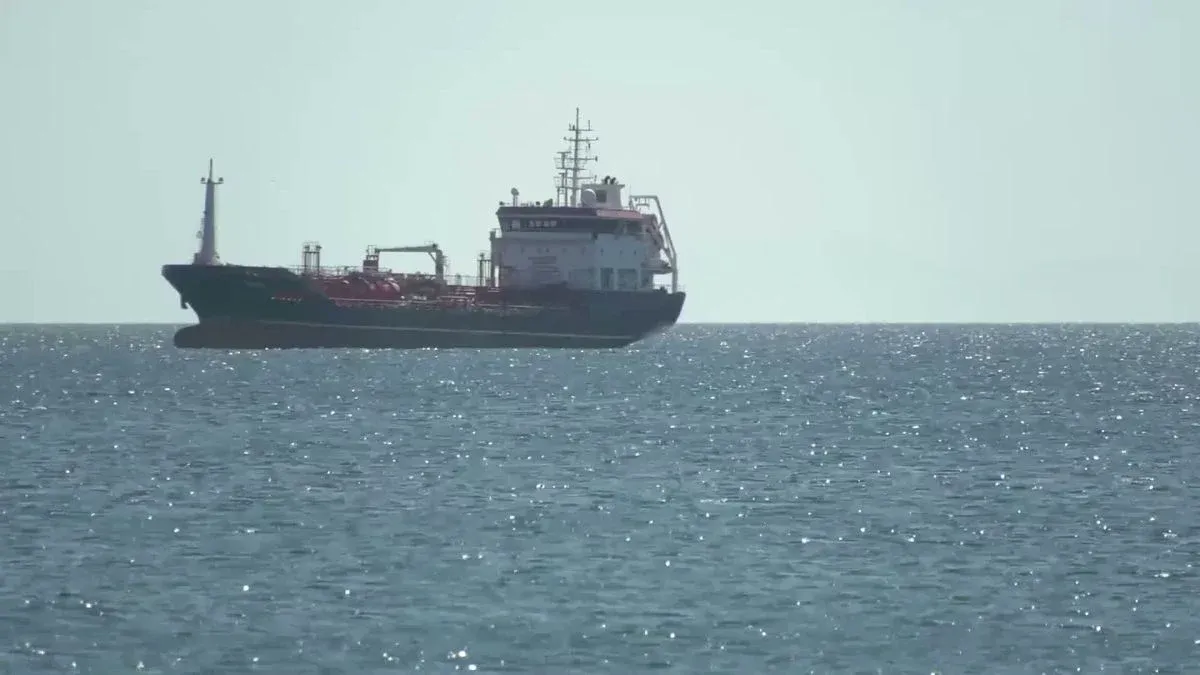 Silivri açıklarında gemi çarpışması: 10 denizci kayboldu