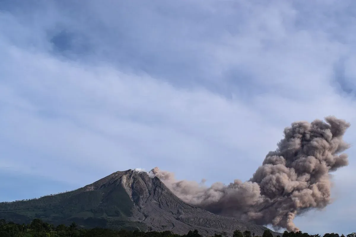 Sinabung Yanardağı alarmda: 615 kişi tahliye edildi