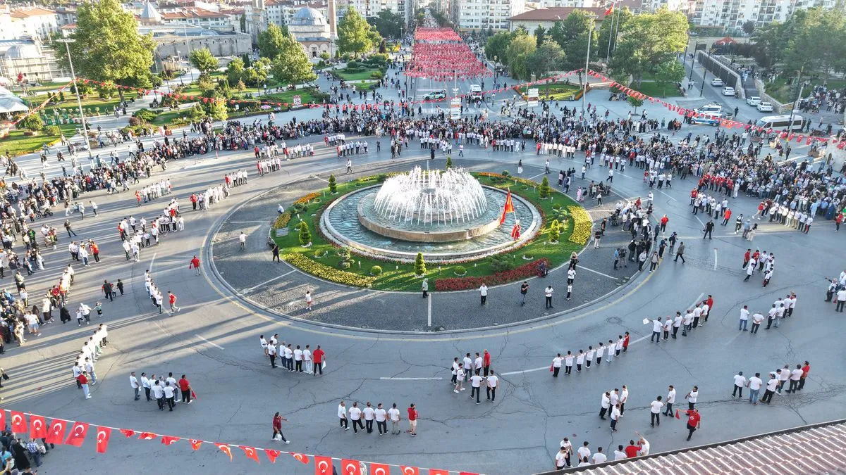 Sivas'ta 1058 Kişi Aynı Anda Halay Çekti