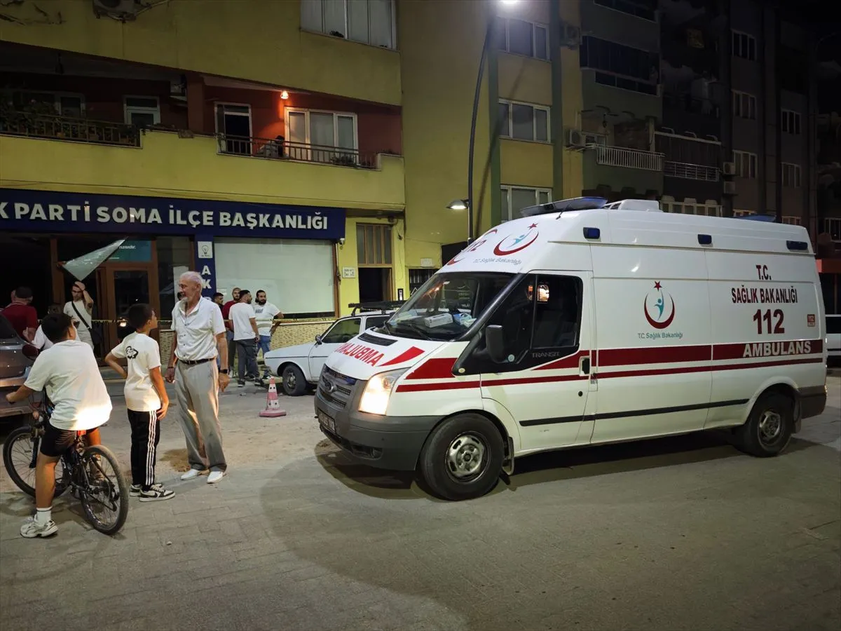 Soma'da Kontrolden Çıkan Araç AK Parti Binasına Girdi