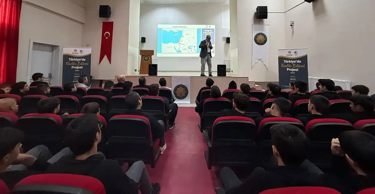 Tarihçi Öztürk, Bayburt'ta imam hatiplilere Kudüs ve Mescid-i Aksa'yı anlattı