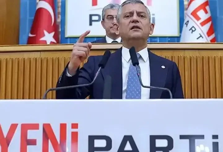 Tartışmalara nokta koydu! Özgür Özel'den "Yeni Parti" ismi tartışmasına net yanıt