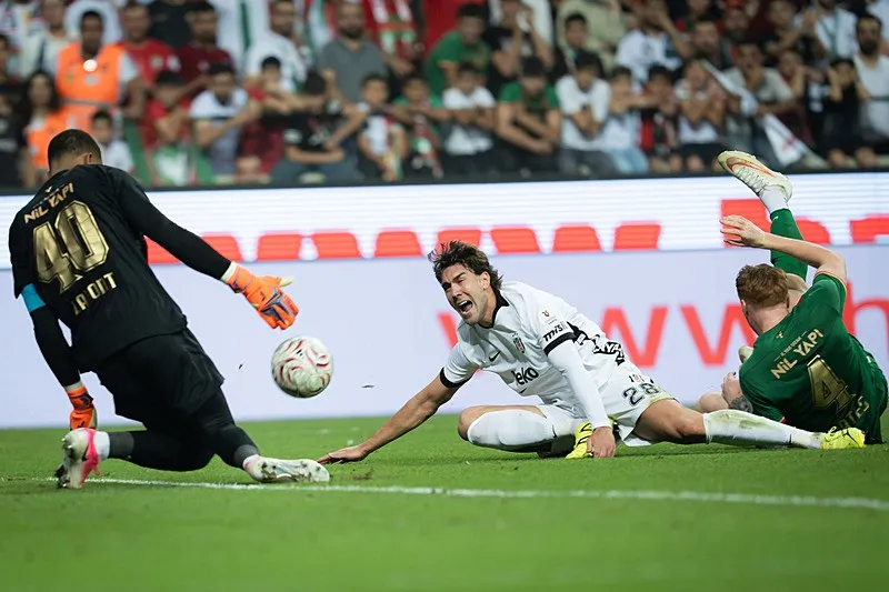 Vlahovic'in yerde kaldığı pozisyon penaltı mı? Mustafa Çulcu yorumladı