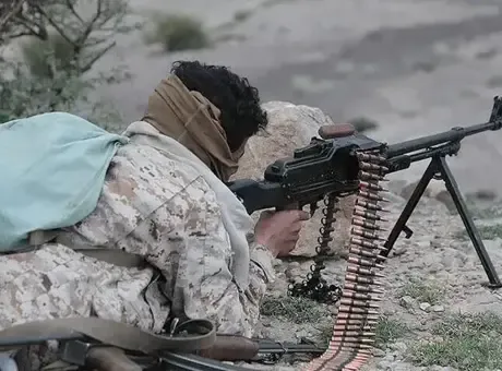 Yemen'de hükümet güçleri Taiz'de Husi mevzilerini bombaladı