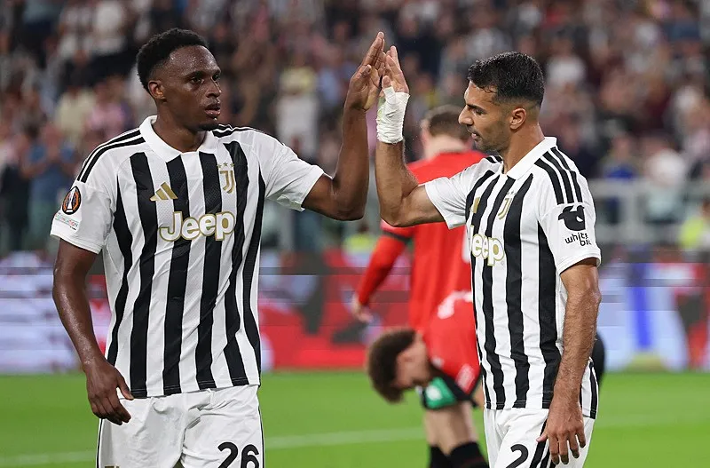 Zeki Çelik attı Juventus farklı galibiyetle zirveye yerleşti!