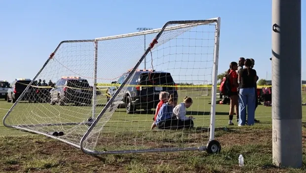 ABD'de bir araç futbol sahasına daldı: 2 kişi yaşamını yitirdi