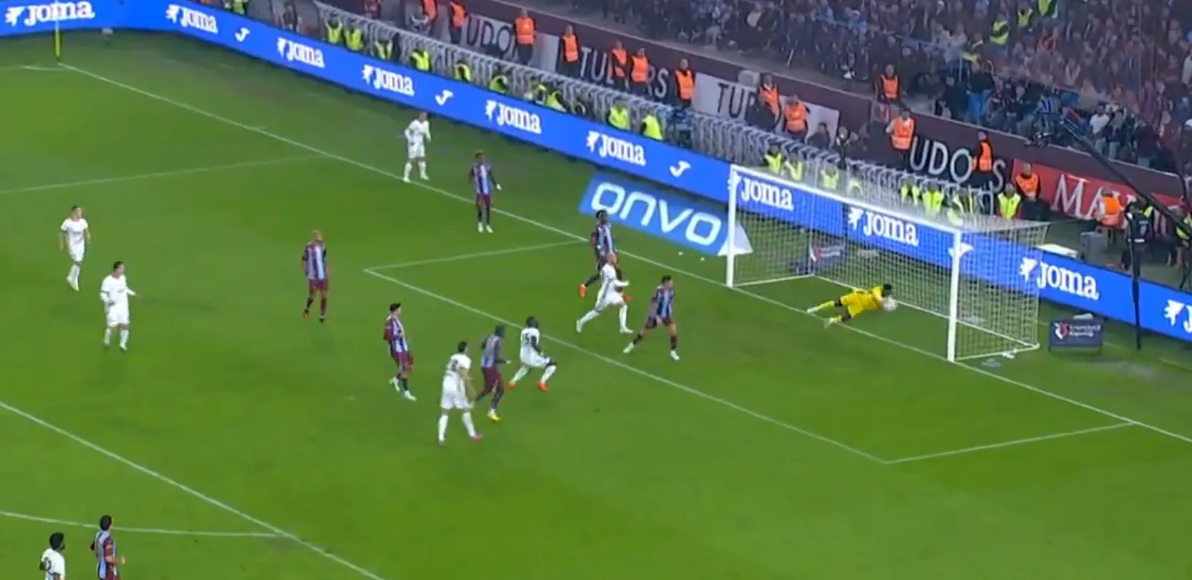Andre Onana'dan harika kurtarışlar!