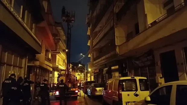 Annesini bıçakla rehin aldı! Polis operasyon düzenledi
