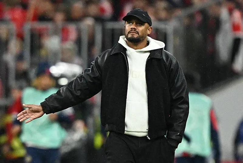 Bayern Münih'te şok! Vincent Kompany hastaneye kaldırıldı