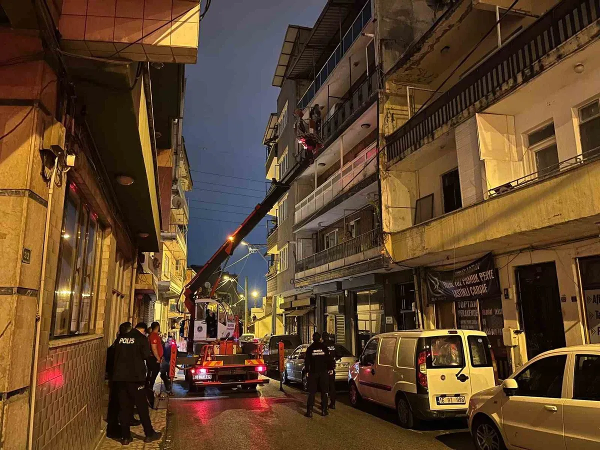 Bursa Osmangazi'de annesini rehin alan şahıs özel harekatla gözaltına alındı