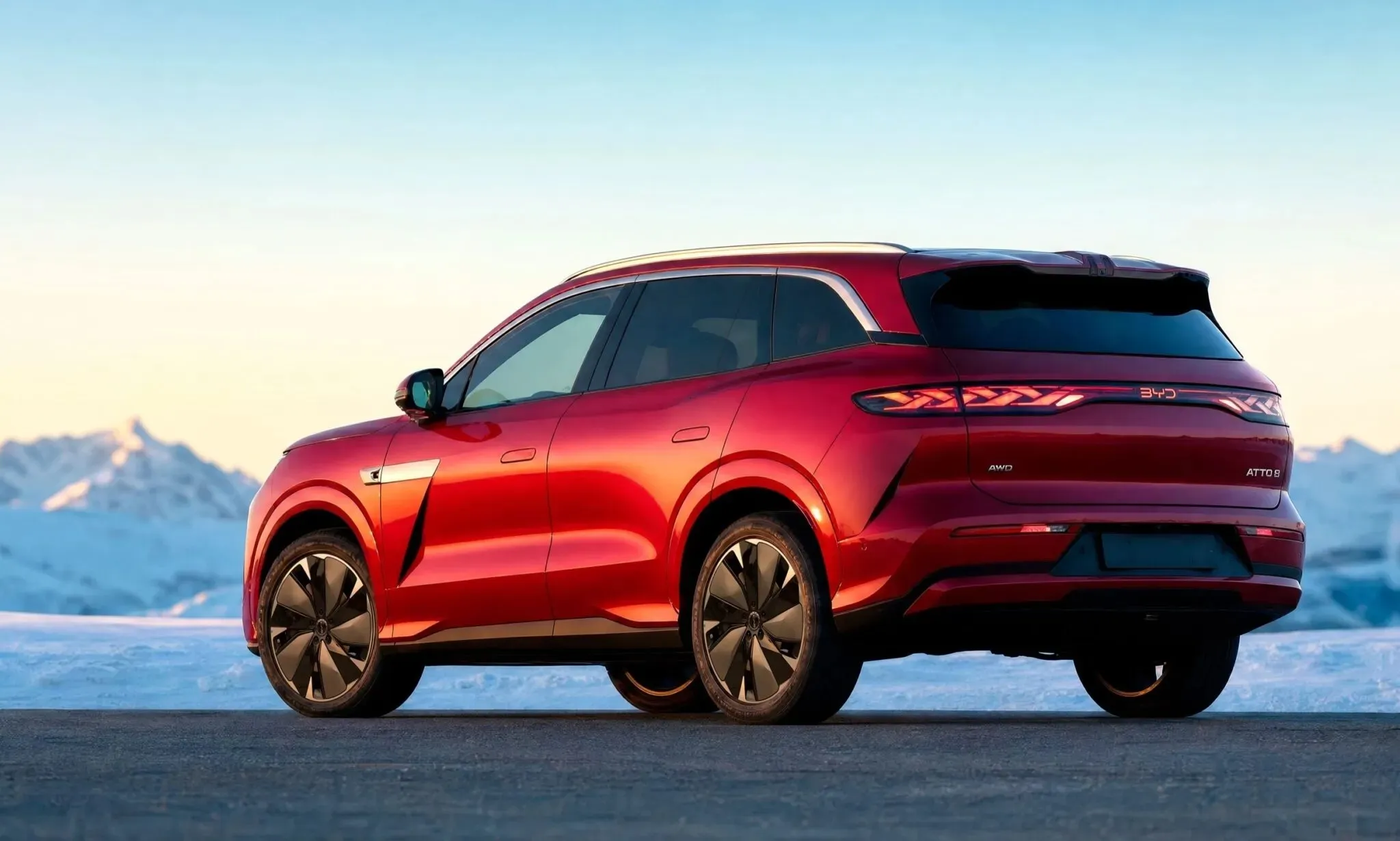 BYD'den yedi kişilik elektrikli SUV. 5 dakikada yüzde 70 şarj