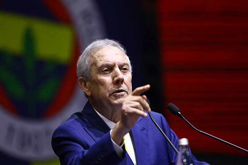 Fenerbahçe orta sahasına 21'lik dinamo! Transfer görüşmeleri başladı
