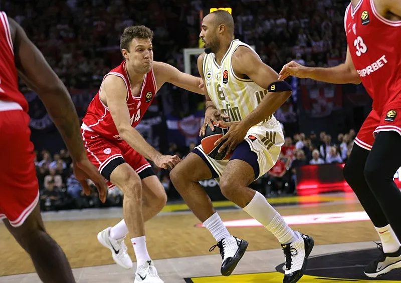 Fenerbahçe Tarfin deplasmanda Olympiakos'a mağlup etti!
