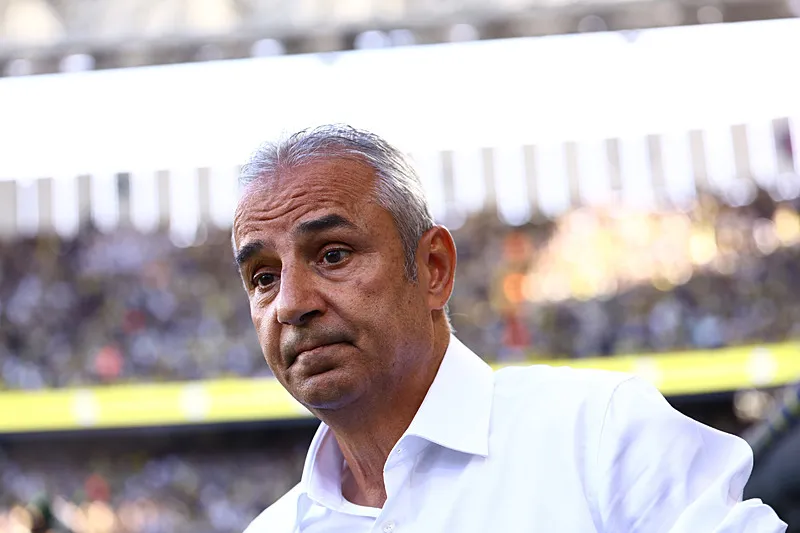 Fenerbahçe'de şok gerçek! İsmail Kartal yıldız ismi gözden çıkardı