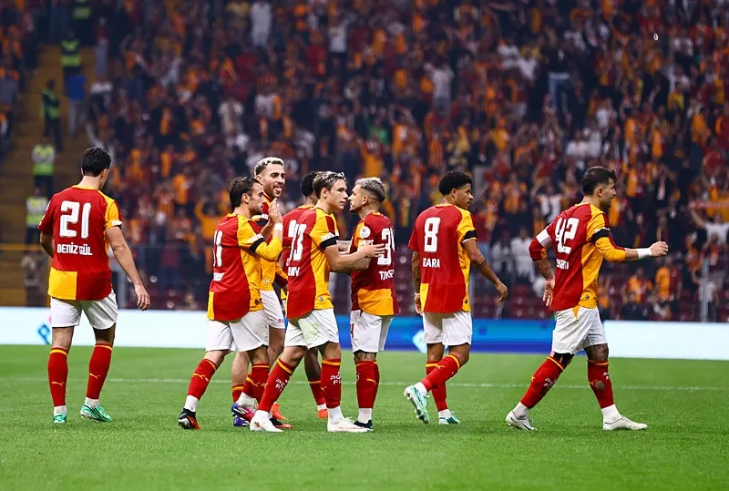 Galatasaray tarih yazmak için sahada! İşte Okan Buruk'un Barcelona maçı 11'i