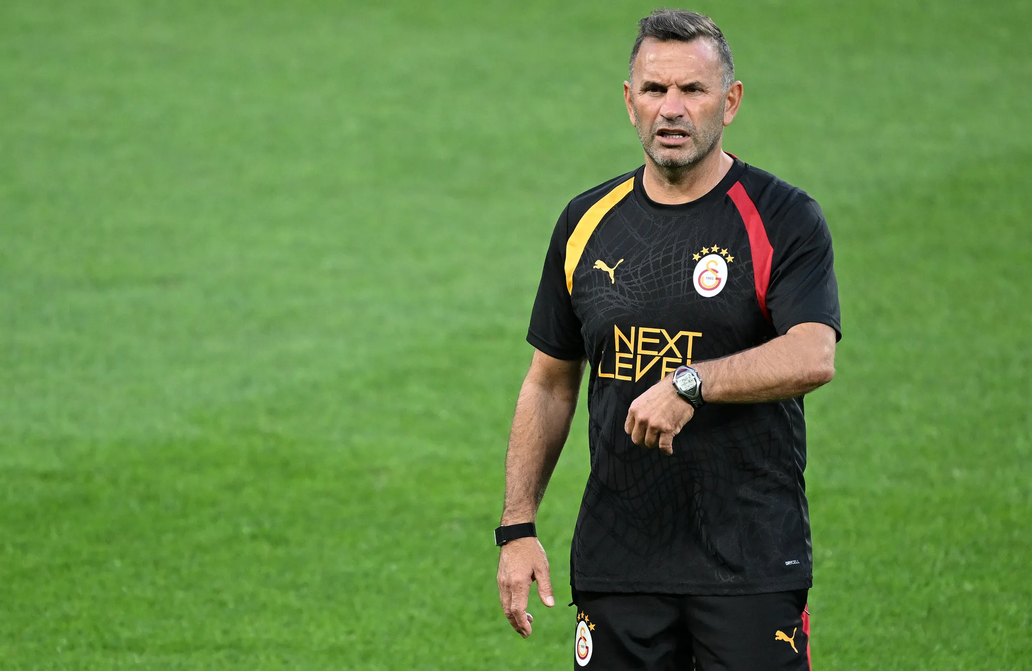Galatasaray Teknik Direktörü Okan Buruk Barcelona maçı öncesi İlkay Gündoğan açıklaması!