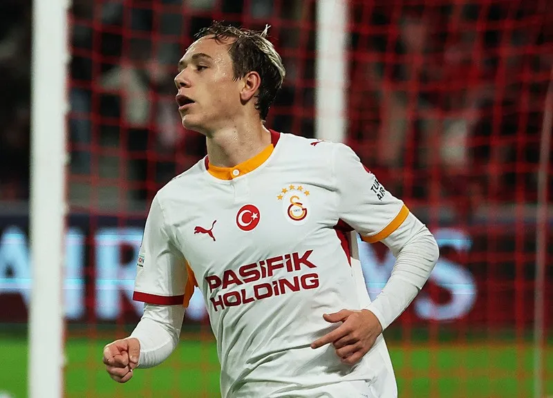 Galatasaray'ın genç yıldızı Batrakov'dan Mertens etkisi!