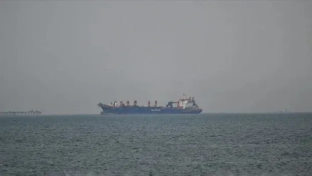 Hürmüz Boğazı'nda ilerleyen tanker mayına çarptı