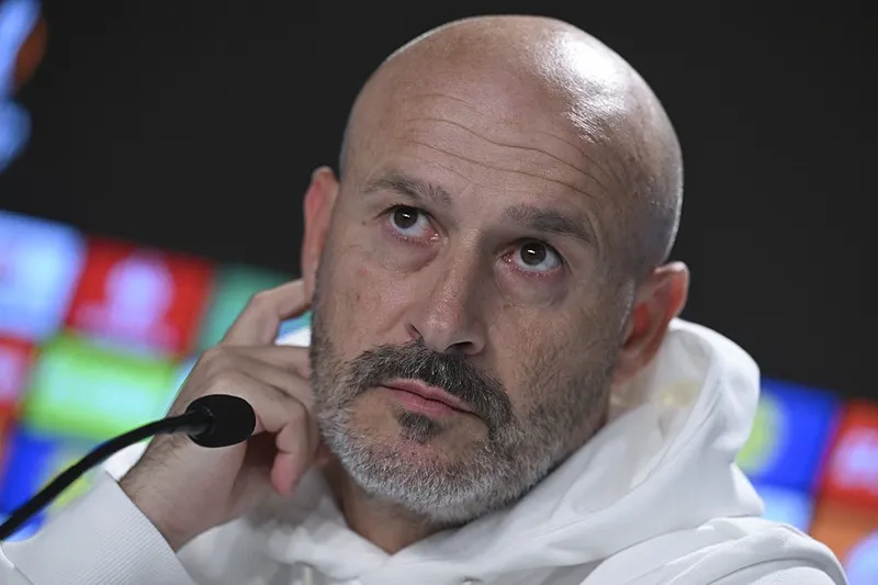 Italiano'dan savunma sorununa radikal çözüm! Crystal Palace maçında stoper ikilisini değiştiriyor