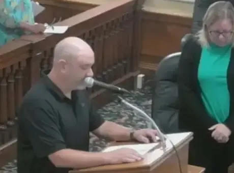 Kürsüye satanist çıkardılar! Şeytana dua etti, papaz laneti bozmak istedi