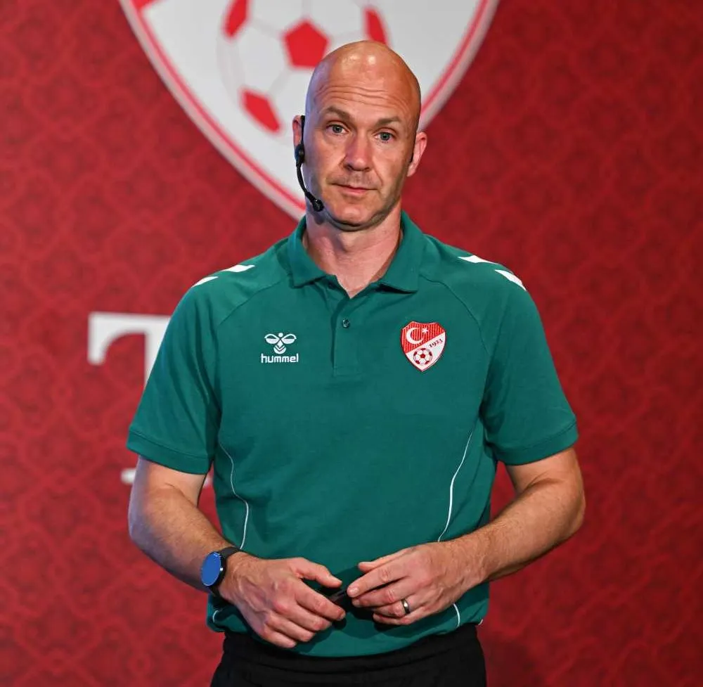 MHK'den paylaşım: Anthony Taylor tartışmalı pozisyonları yorumladı!