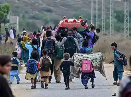 Pakistan'da okul çatısı çöktü: Ölü sayısı artıyor!