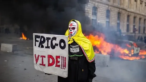 Paris'teki Sarı Yelekliler eyleminde polis müdahalesi! Gösteriler Lyon'a da sıçradı