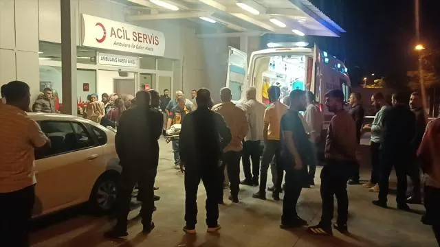 Şanlıurfa'da iki otomobil kafa kafaya çarpıştı: 1 ölü, 7 yaralı