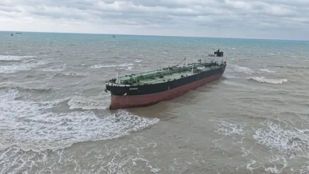Sarıyer'de sürüklenen tanker kurtarıldı