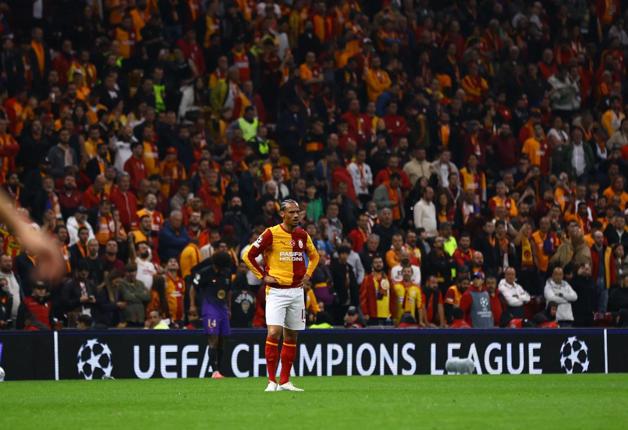 Thierry Henry'den Galatasaray taraftarına övgü: Çıkan gürültü inanılmaz!