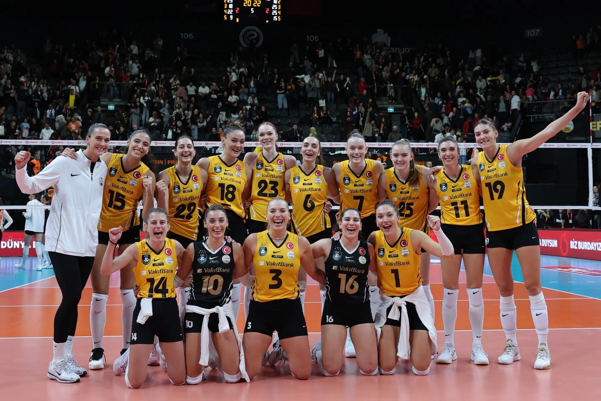 VakıfBank Eczacıbaşı Peron İstanbul'u mağlup etti!