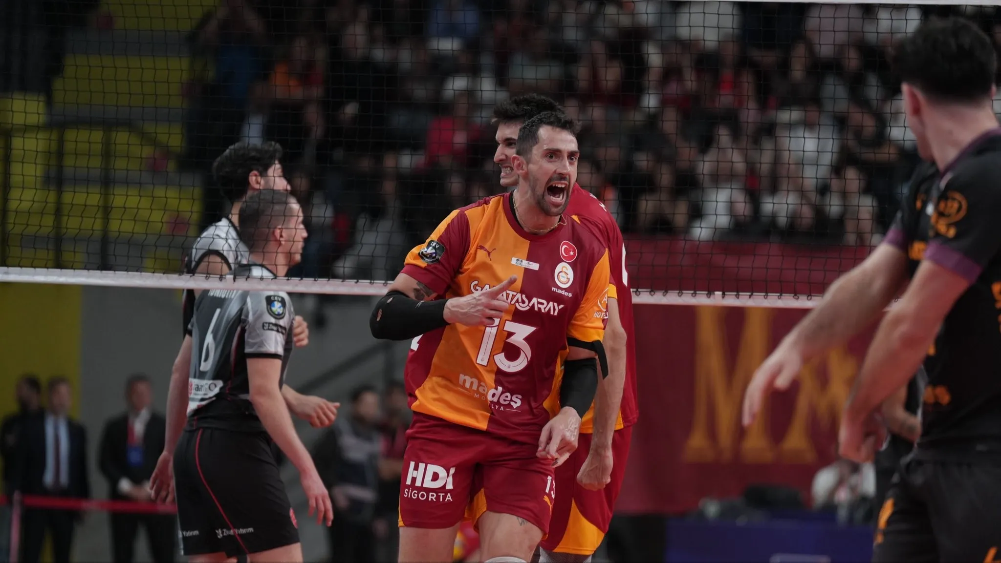Voleybol Erkekler AXA Sigorta Şampiyonlar Kupası'nı, Ziraat Bankkart'ı 3-1 yenen Galatasaray Madeş Mobilya kazandı!