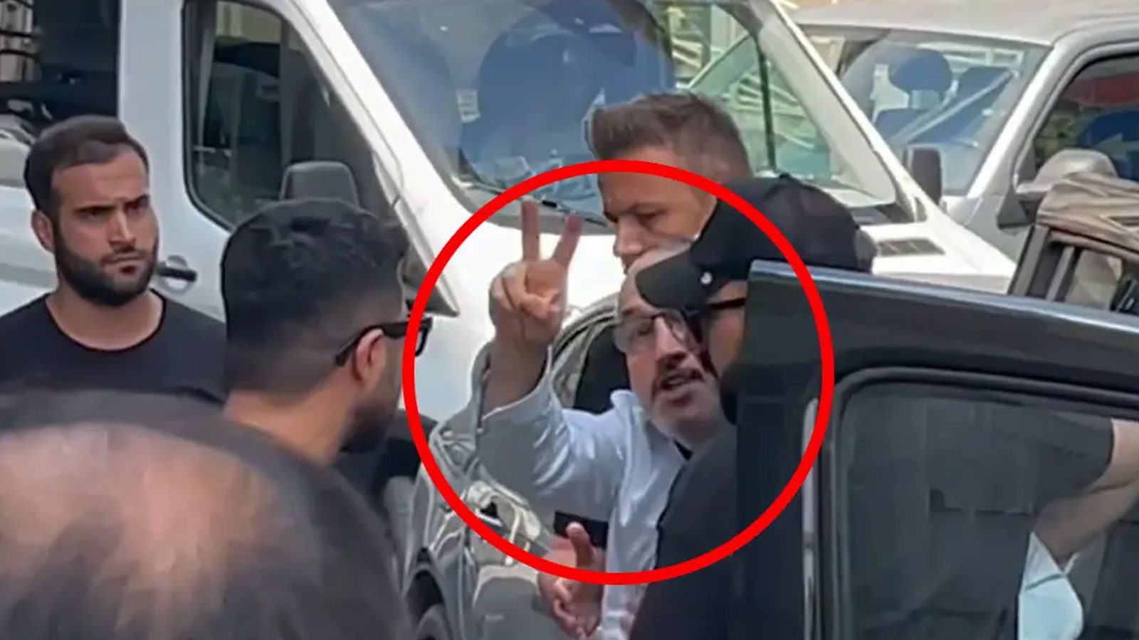 Gözaltındaki ultrAslan Liderinden Dikkat Çeken Slogan: “Öcalan’a Özgürlük” Diye Bağırdı