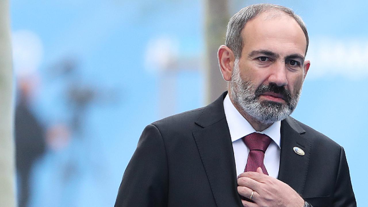 Sabah Saatlerinde İstifa Eden Paşinyan Yeniden Başbakanlık Görevine Getirildi