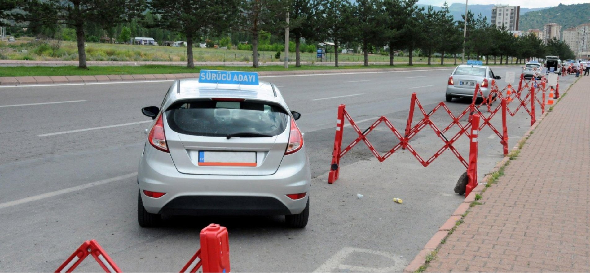 Ehliyet sınavlarında yeni dönem başlıyor: Sabit parkur uygulaması sona eriyor